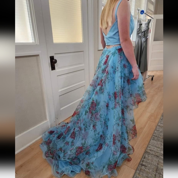 Size 10/12 light blue floral 2pc high low gown by Sherri Hill NWT - Picture 3 of 11